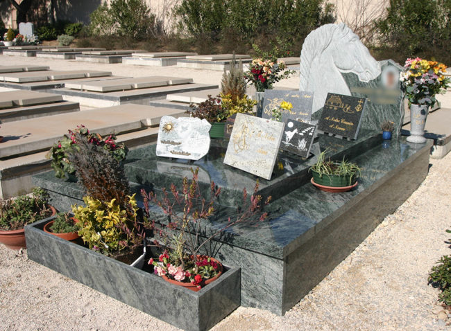 Marbrerie funéraire en granit du Brésil Arthur Créations