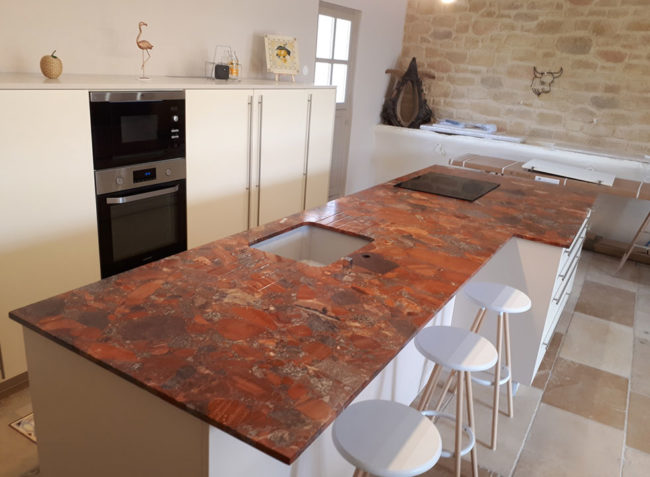 Pose d'un plan de travail en granit du Brésil par Arthur Créations