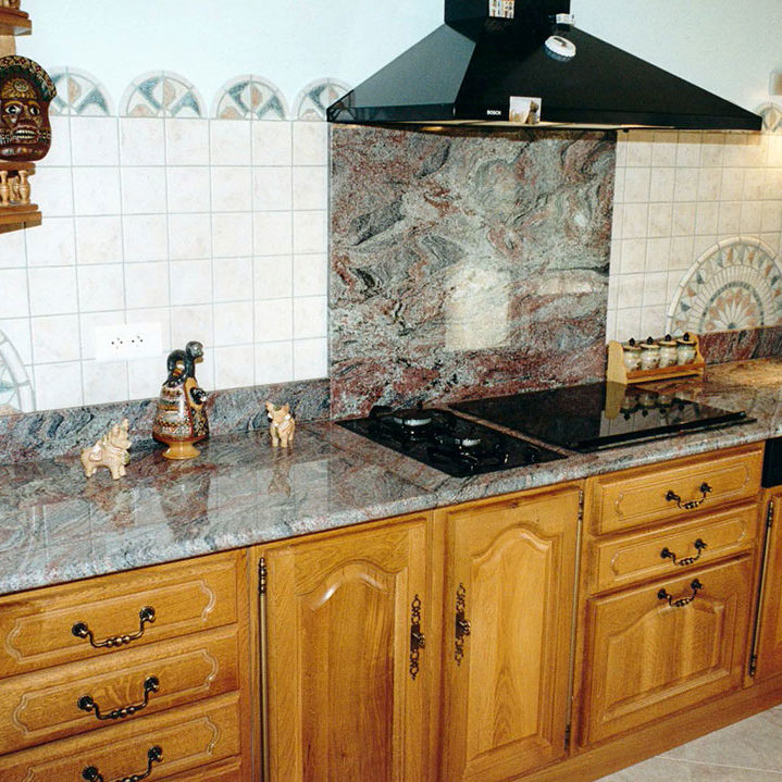 Plan de travail en granit du Brésil par Arthur Créations à Nîmes