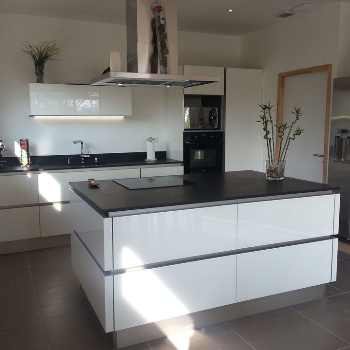 Taille de pierre et pose de plan de travail en granit indien par Arthur Créations à Nîmes