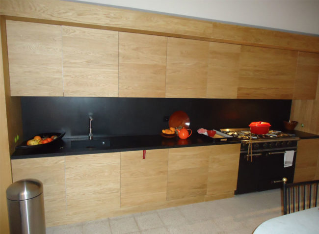 Taille de pierre et pose de plan de travail en granit par Arthur Créations à Nîmes