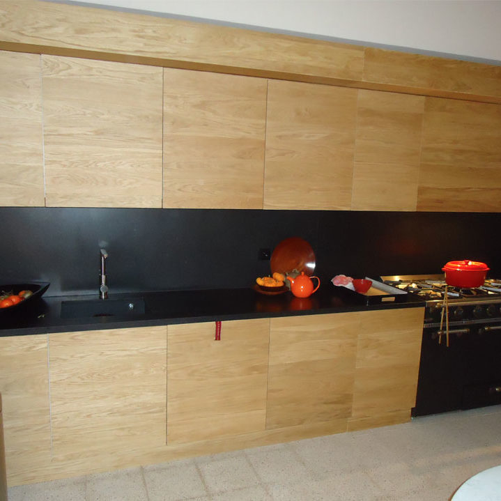 Taille de pierre et pose de plan de travail en granit par Arthur Créations à Nîmes